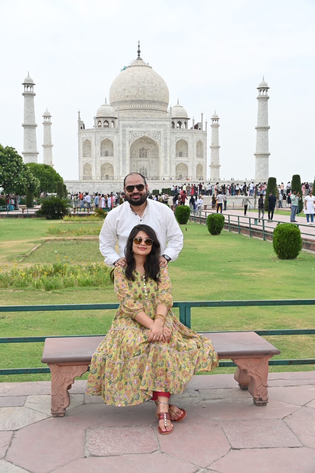 Neha and Deepak together in front of the Taj Mahal